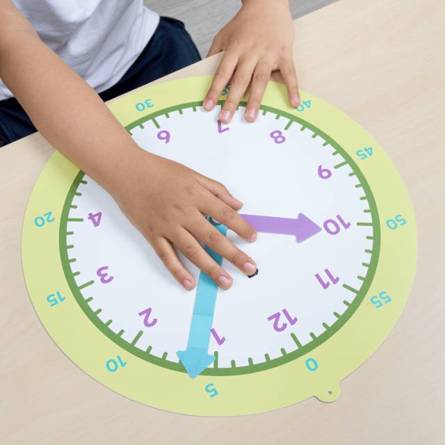 reloj de agujas para aprender las horas